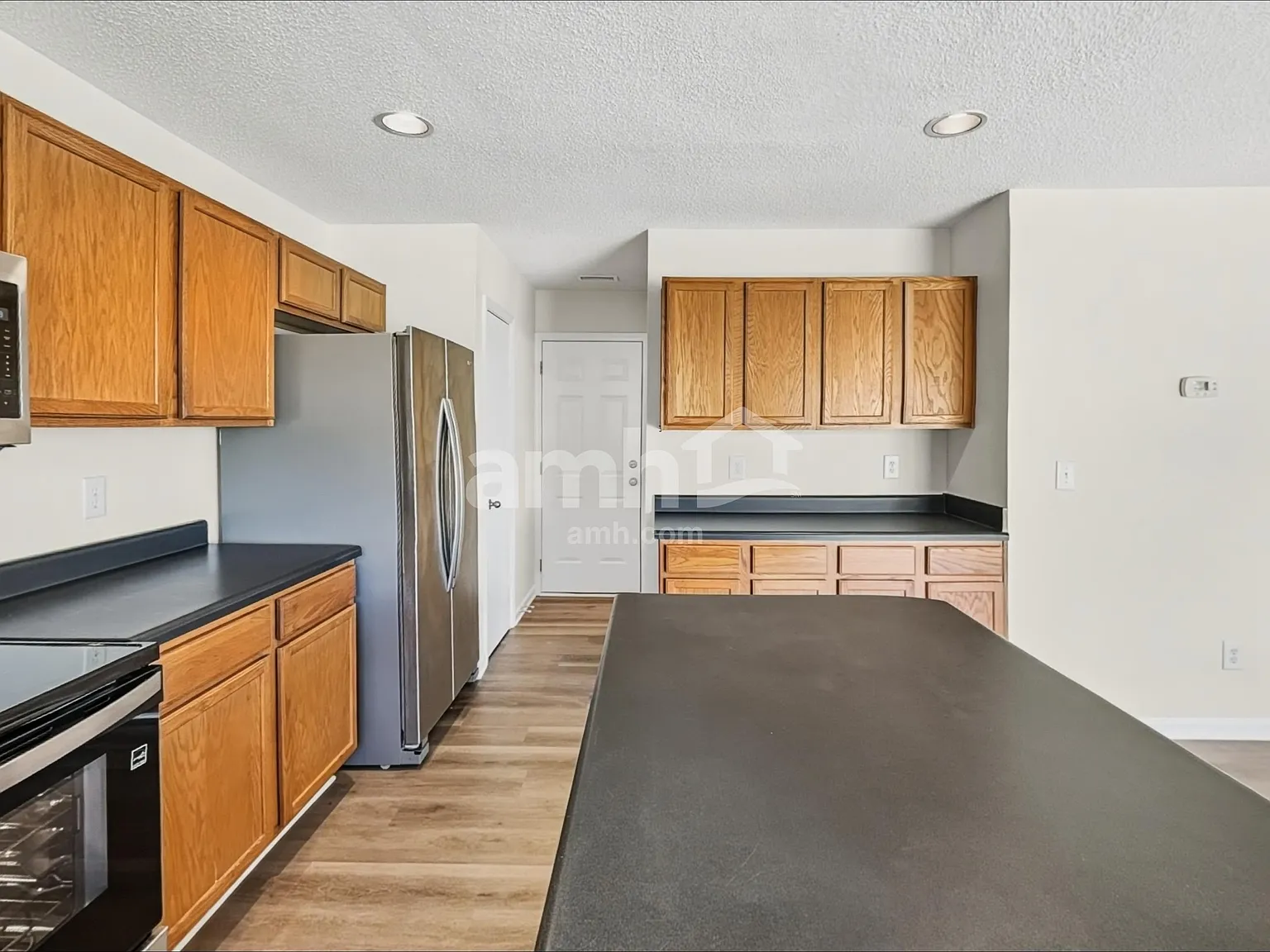 3 bed, 2.5 bath, 2201 sqft, $2,000 — Photo 3
