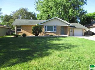 1532 E 9th St, Sheldon, IA 51201