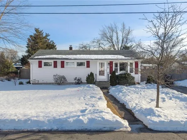 28 Hoyt St, Warwick, RI 02886