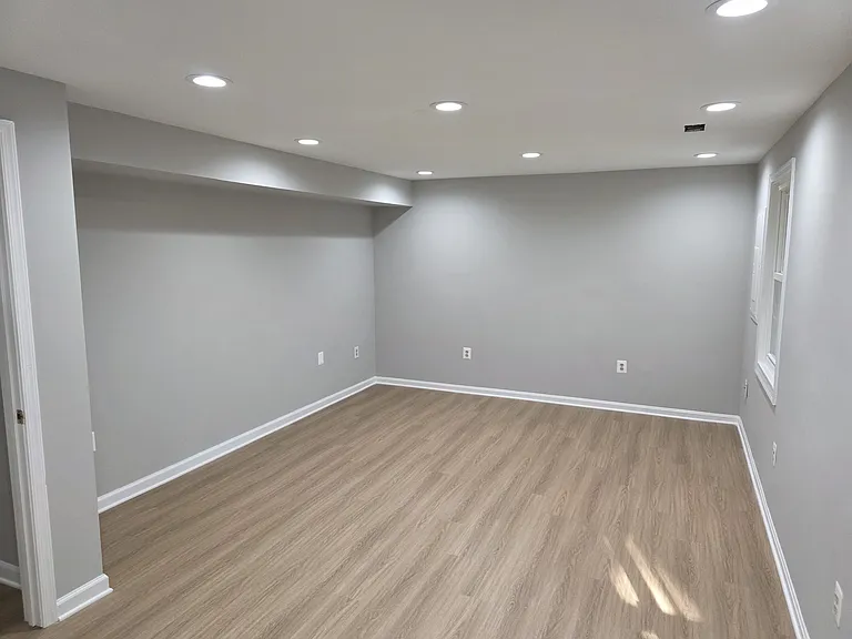 8587 Burlington Ct — Photo 10