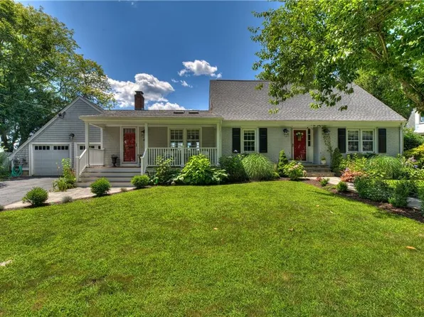 41 Meadowbrook Dr, Barrington, RI 02806