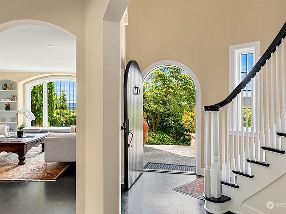 5th image of 3004 W Laurelhurst Drive NE