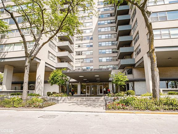 2nd image of 6301 N Sheridan Rd APT 11R