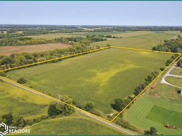 2 California Rd, Pekin, IL 61554