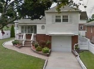 2434 Murray St, Whitestone, NY 11357