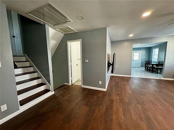 3rd image of 6008 E 148th St