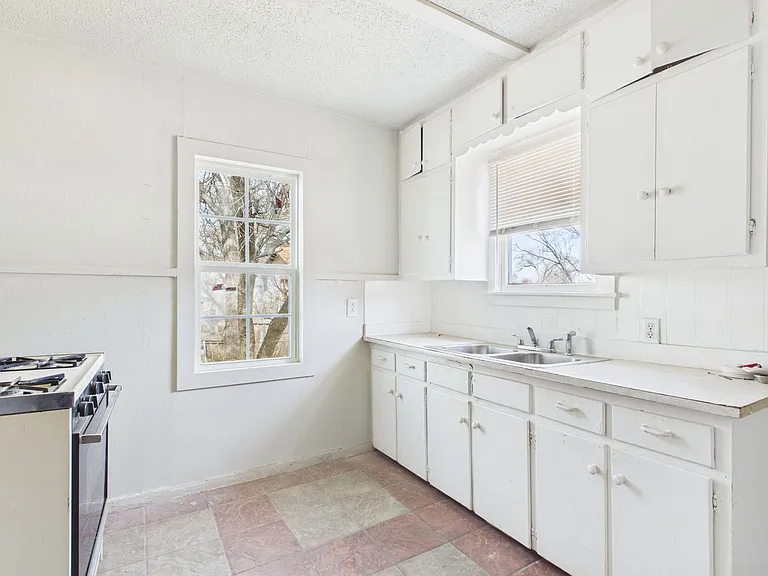 2216 S Polk St #D — Photo 4