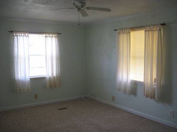 4th image of 2929 Freeman Ave