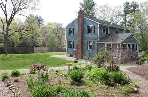 2nd image of 562 Essex St
