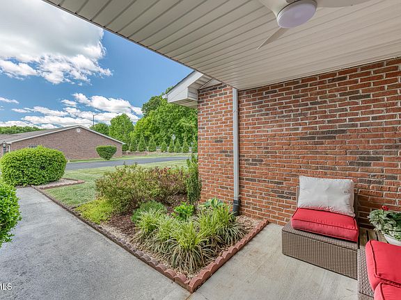 4th image of 1905 Knob Creek Rd APT 6