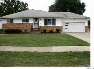 7925 Selwick Dr, Parma, OH 44129