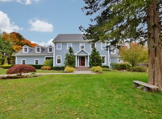 47 Briarfield Ln, Huntington, NY 11743