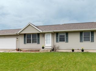 54777 Ridgeview Cir, Paw Paw, MI 49079
