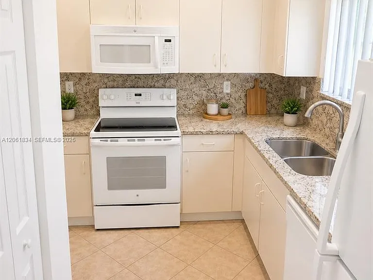 2603 NE 41st Cir #2603 — Photo 7