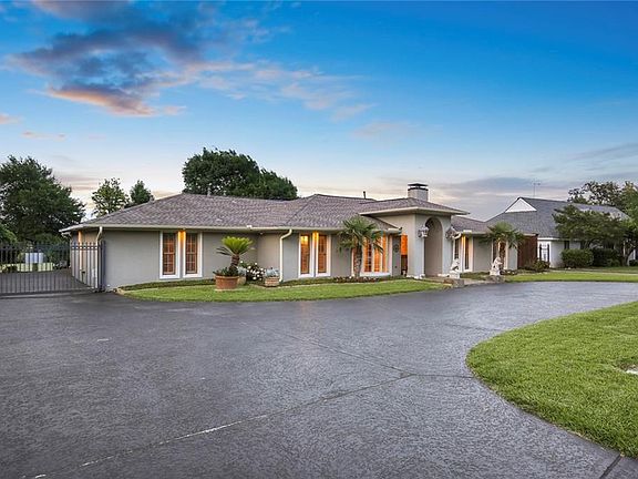 2nd image of 2902 Canyon Creek Dr