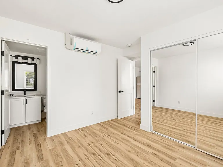 The Crest |NEWLY Renovated Studios, Lofts, 1, 2 & 3 Bedroom Homes Near the Beach — Photo 64