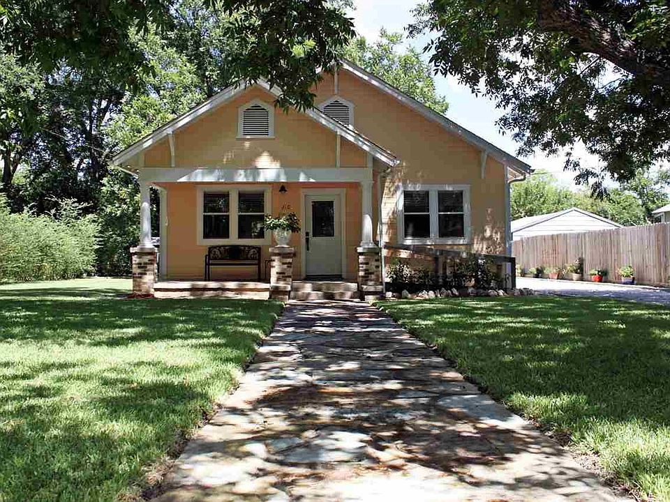 1st image of 210 S Avenue M
