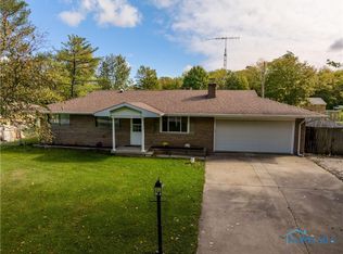 1615 N Thyre Dr, Genoa, OH 43430