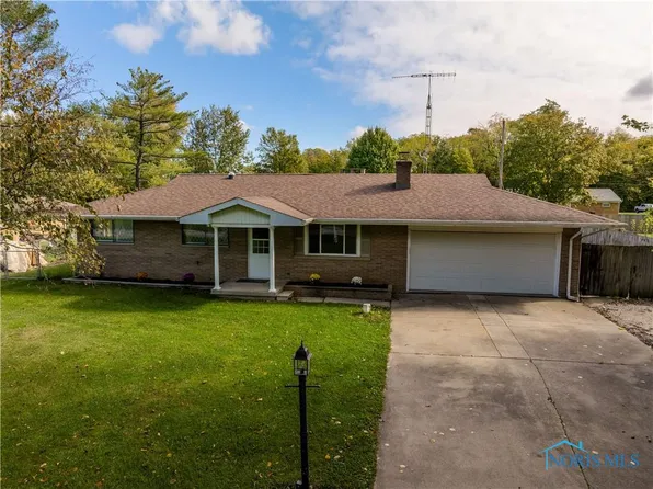1615 N Thyre Dr, Genoa, OH 43430
