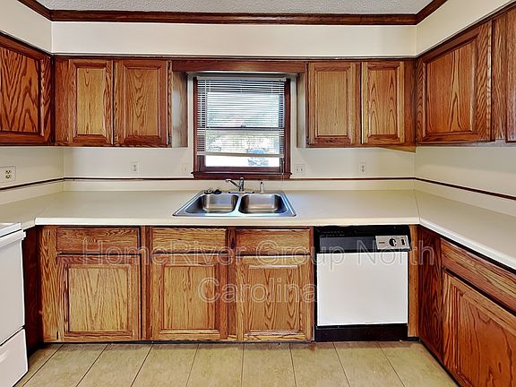 4th image of 1179 Glendale Dr