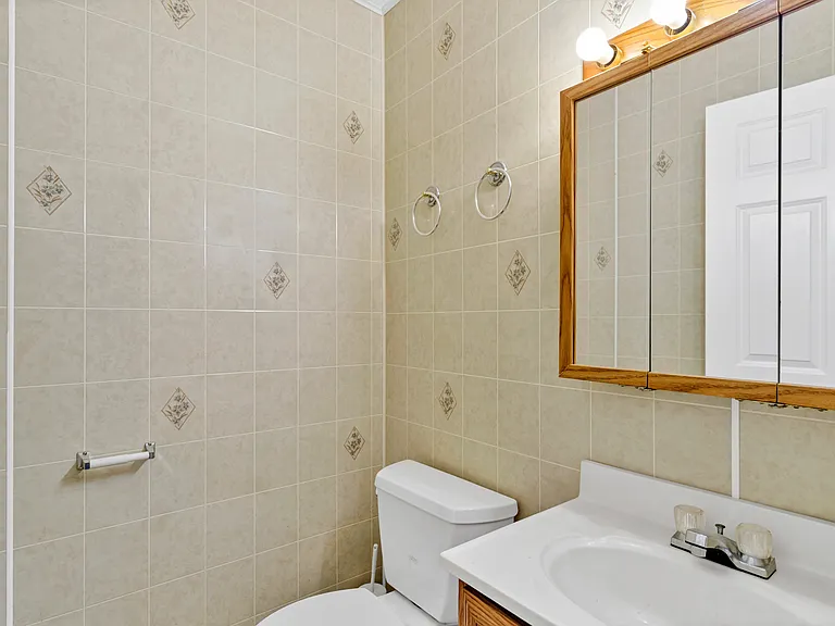 1348 Beverly Ln — Photo 13