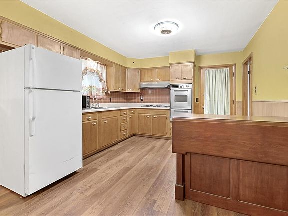2nd image of 6 Pine Dr