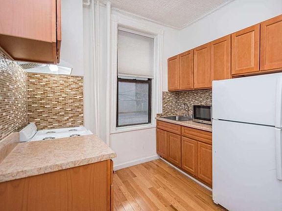 5th image of 215 W 16th St APT 1RW