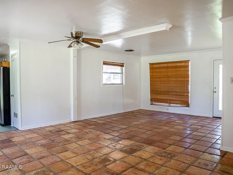 213 Birch Dr — Photo 4