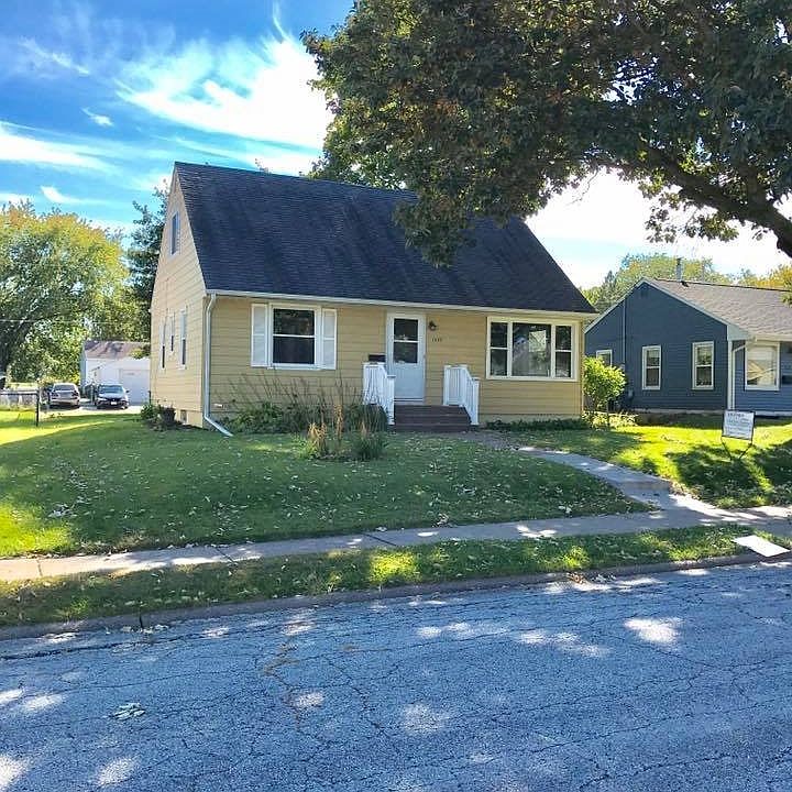 For Sale: 1535 W Columbia Ave, Davenport, IA 52804