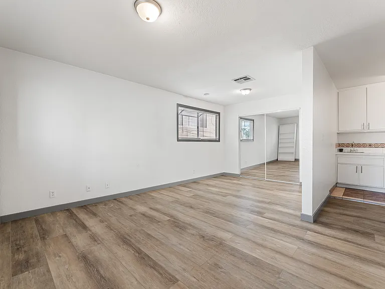 1540 S Fairfax Ave #7 — Photo 3