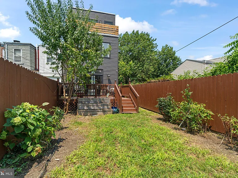 426 W Winona St — Photo 19