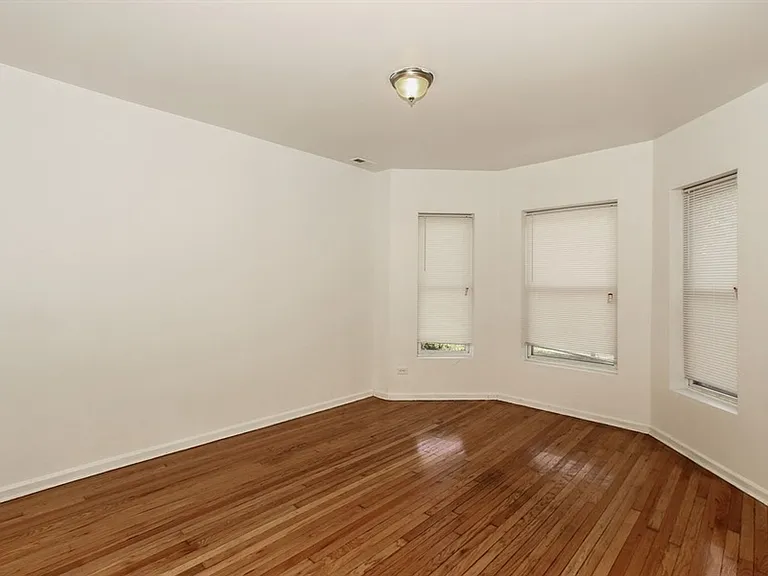 5718 S Wabash Ave — Photo 12