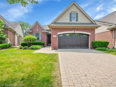 5716 Pembrooke Xing, West Bloomfield, MI, 48322