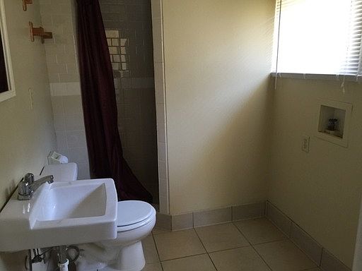 5th image of 1105B McCormick St