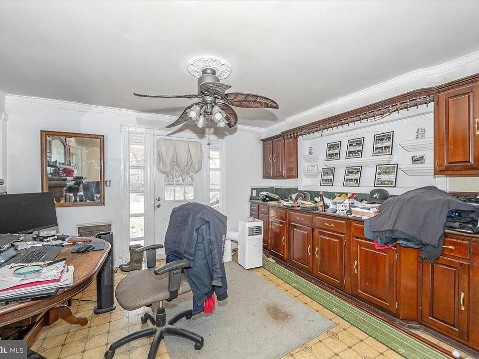16th image of 550 Halltown Rd