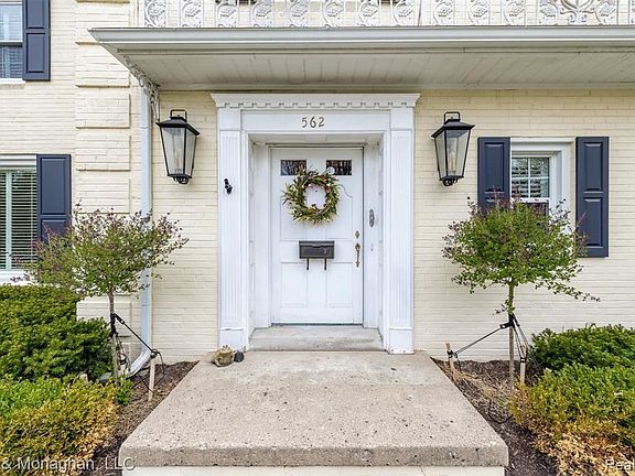 2nd image of 562 Sunningdale Dr