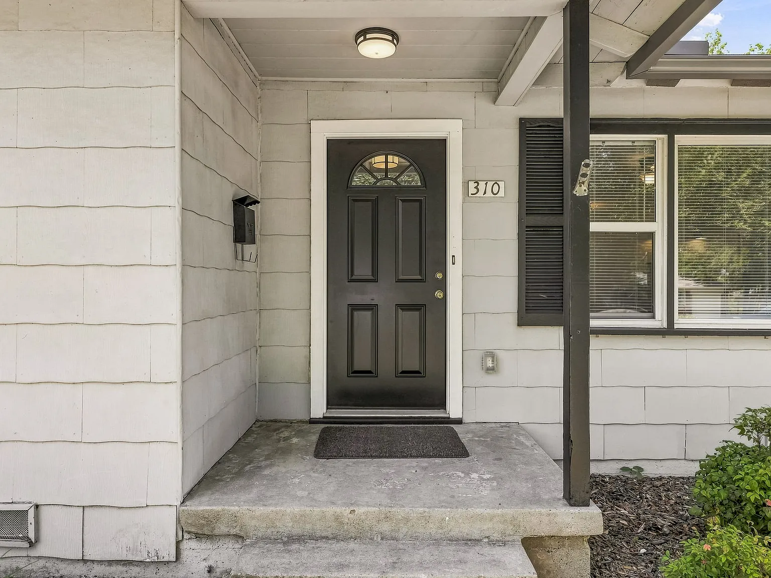3 bed, 1933 sqft, $2,695 — Photo 2