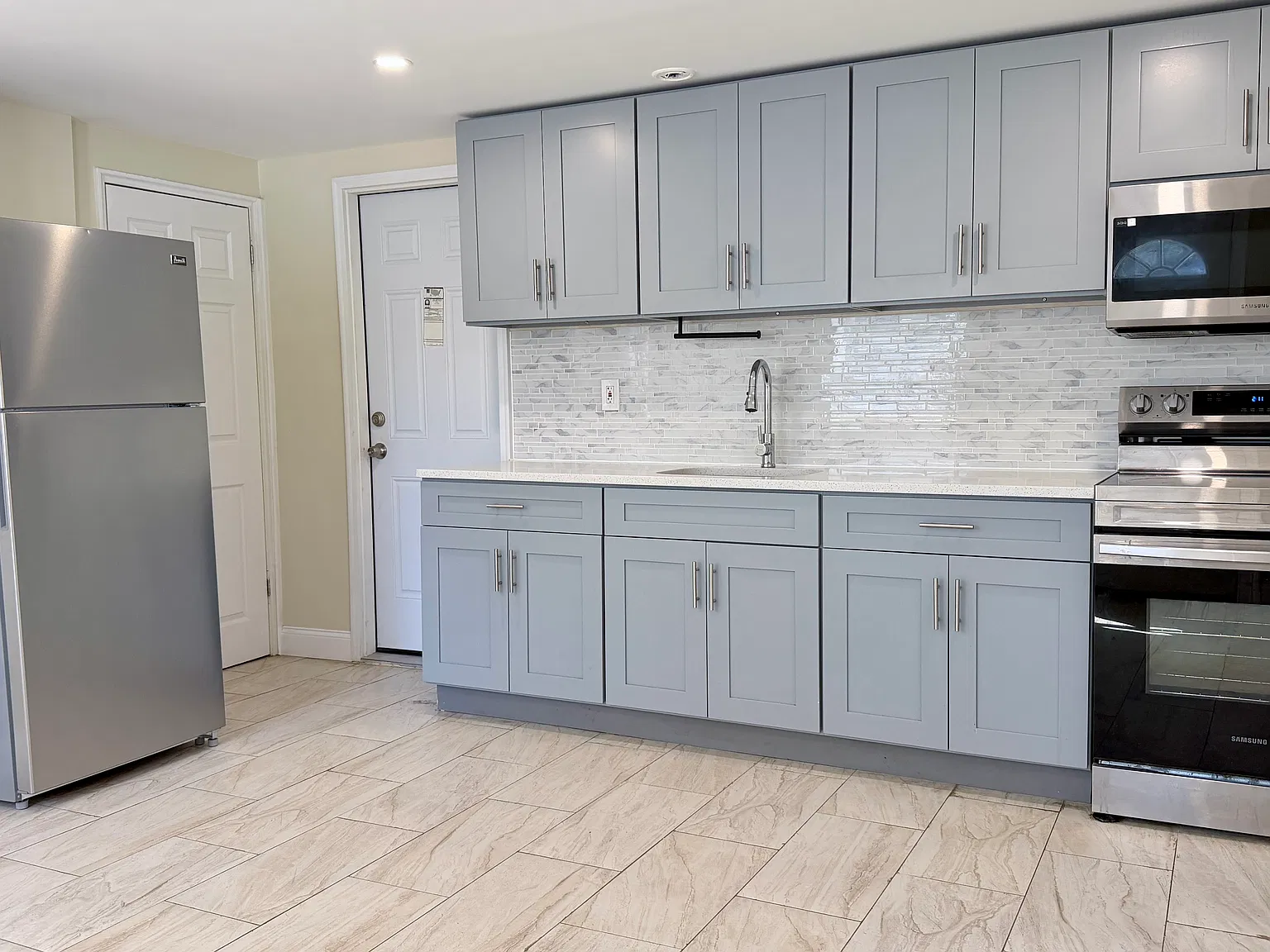 2 bed, $2,500 — Photo 3