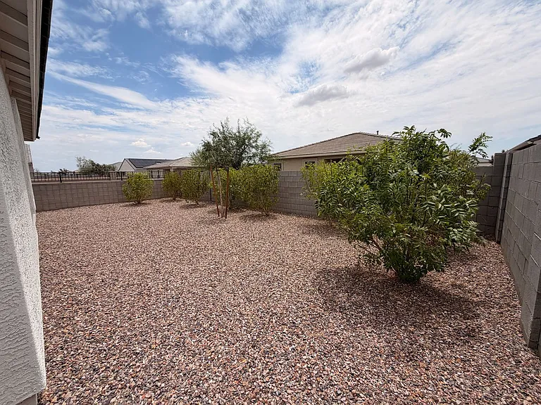 18609 W Bronco Trl — Photo 21