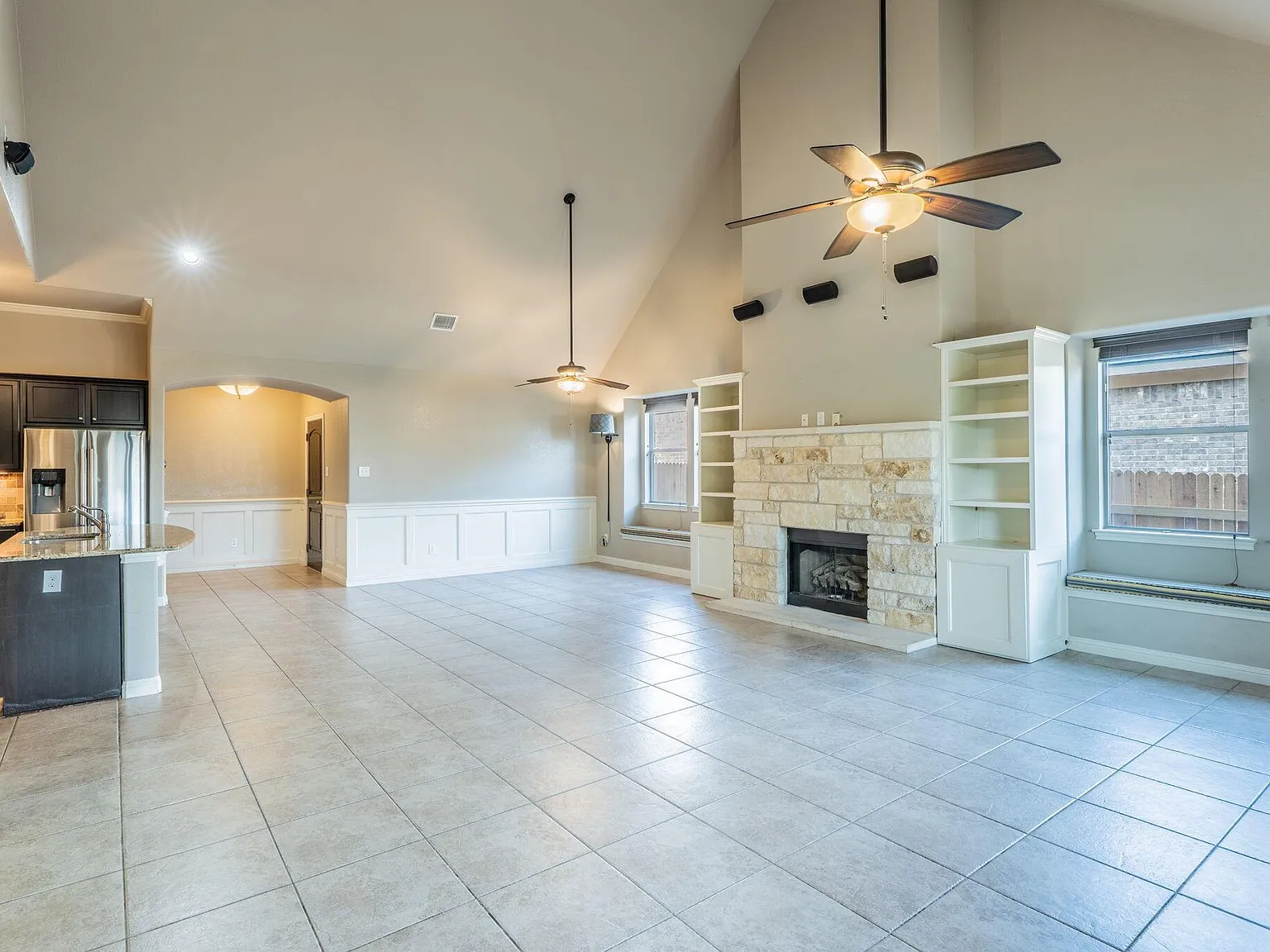 4 bed, 2.0 bath, 2289 sqft, $2,500 — Photo 4