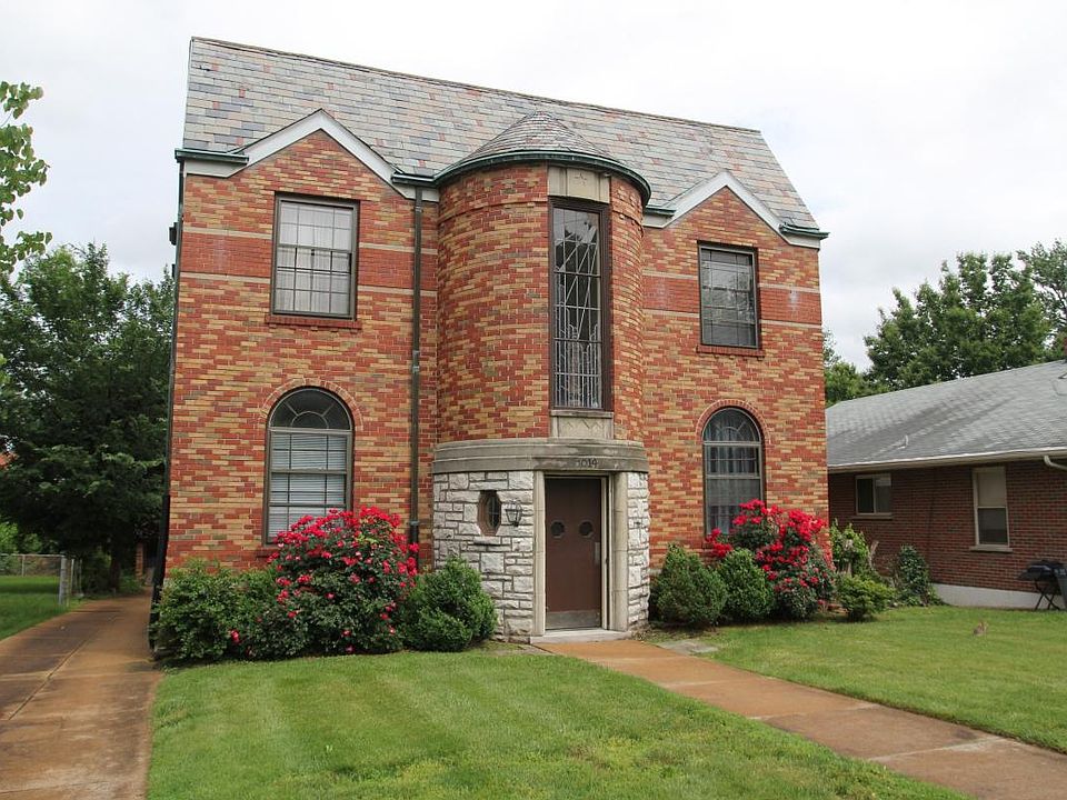 1st image of 1014 Moorlands Dr APT 1S