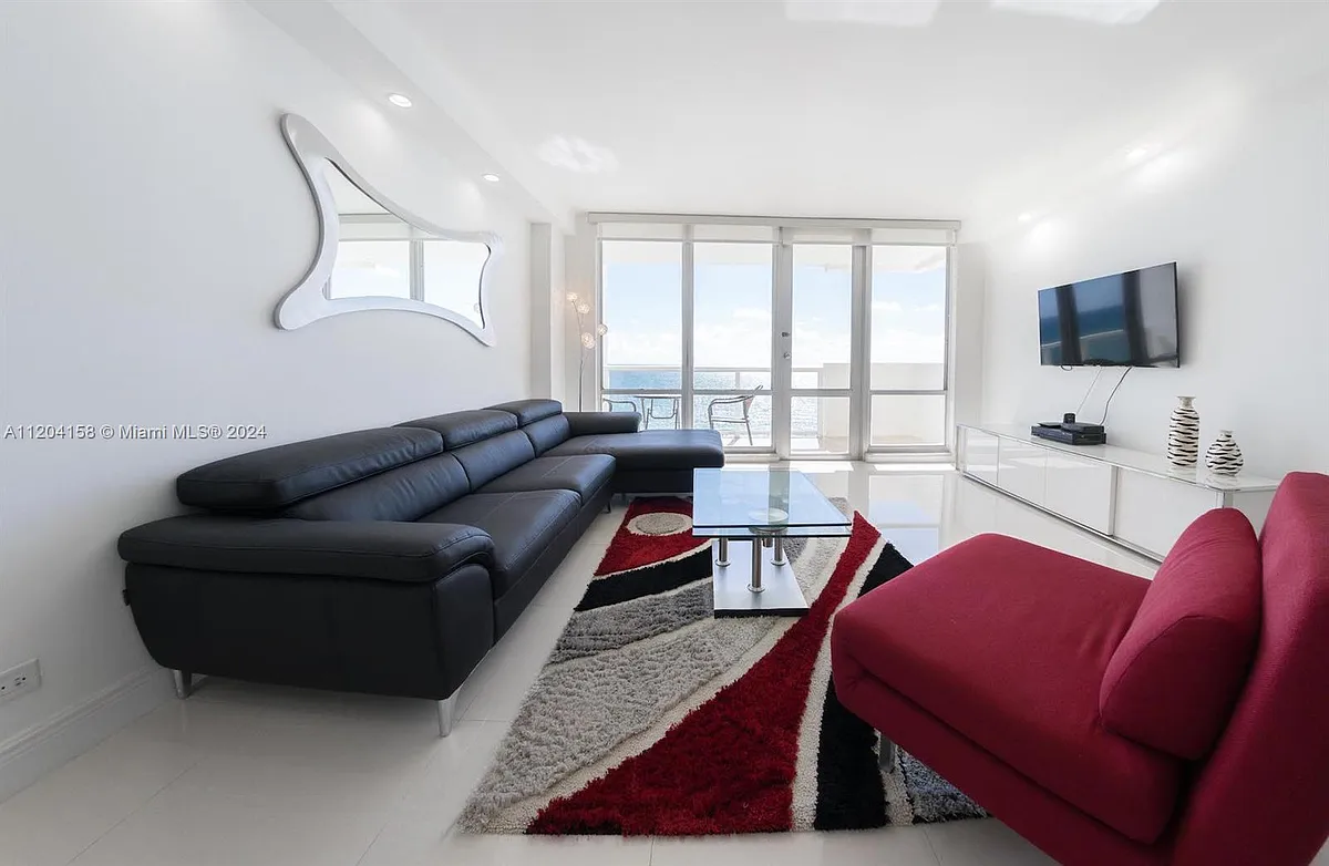 Building Photo - 5601 Collins Ave #1603