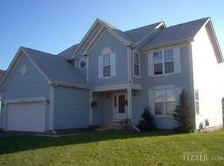 2071 Edinburgh Ln, Aurora, IL 60504