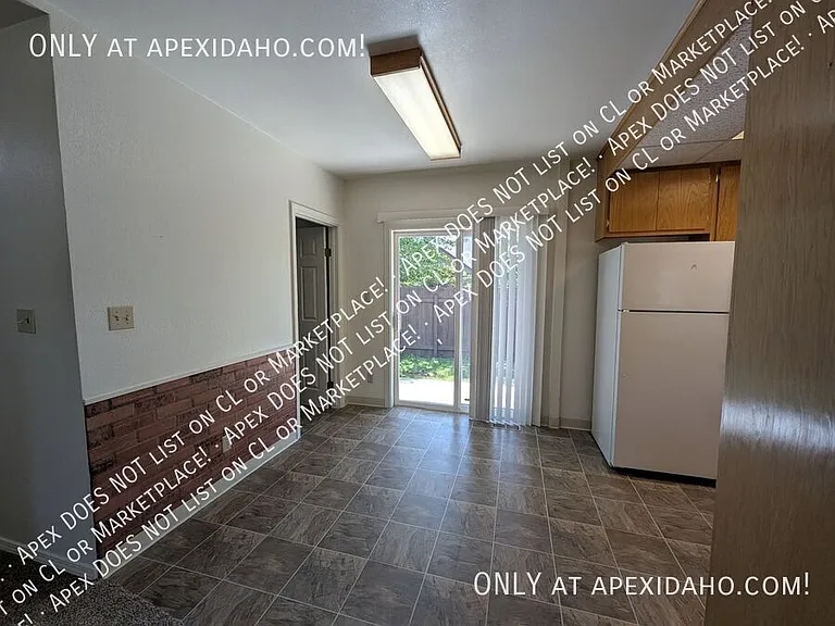1323 W Howard St — Photo 5