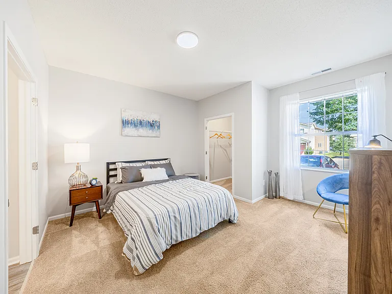 Cascade Shores Townhomes + Flats — Photo 6