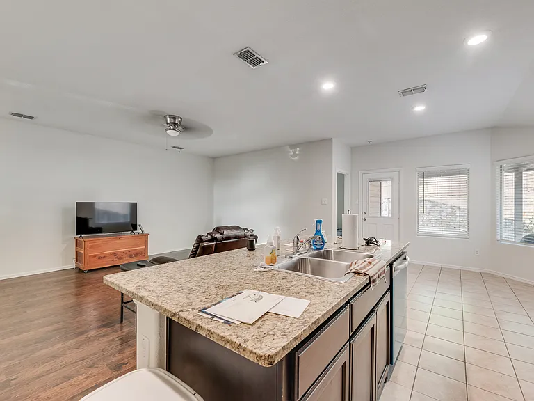 705 Ben Lake Trl — Photo 7