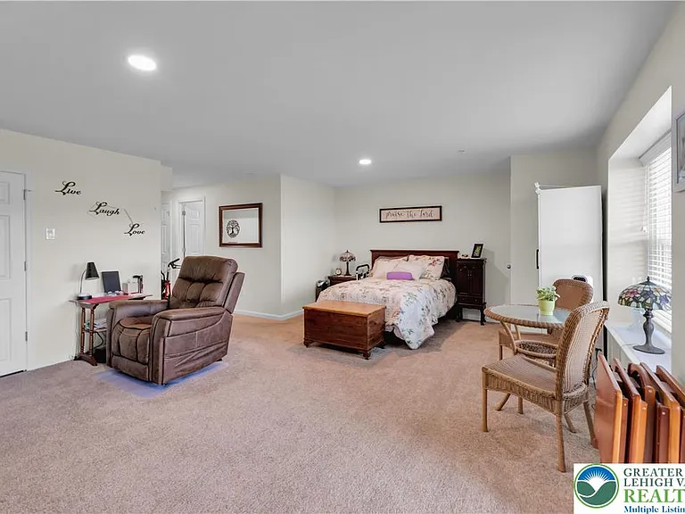 991 King Way — Photo 46