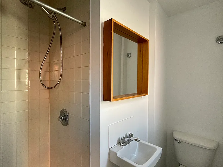 120 Thompson St #19 — Photo 6