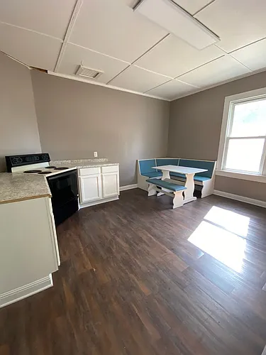 130 Oak St Photo 1