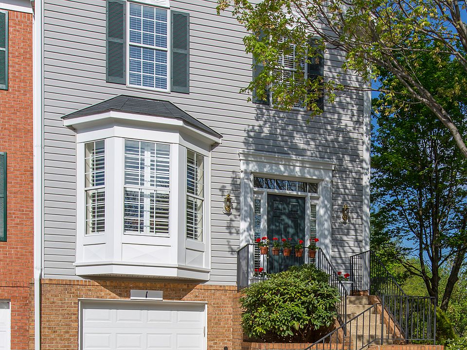 1st image of 1 Vanderbilt Ct
